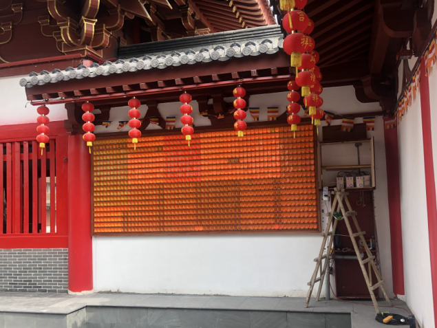 龍之夢臥龍寺萬佛墻前供奉光明心愿燈有感:禮佛在人,供燈在心 龍之夢臥龍寺萬佛墻前供奉光明心愿燈有感:禮佛在人,供燈在心